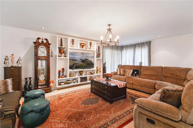 19865 Hiawatha Street, Chatsworth, CA 91311