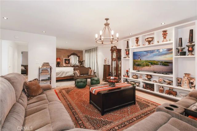 19865 Hiawatha Street, Chatsworth, CA 91311