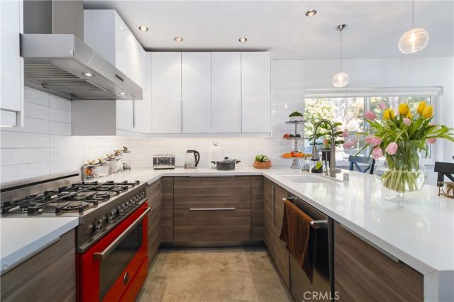 19865 Hiawatha Street, Chatsworth, CA 91311