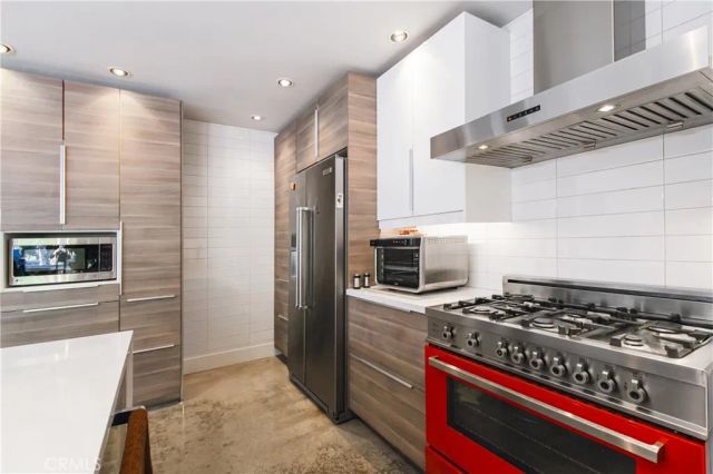 19865 Hiawatha Street, Chatsworth, CA 91311