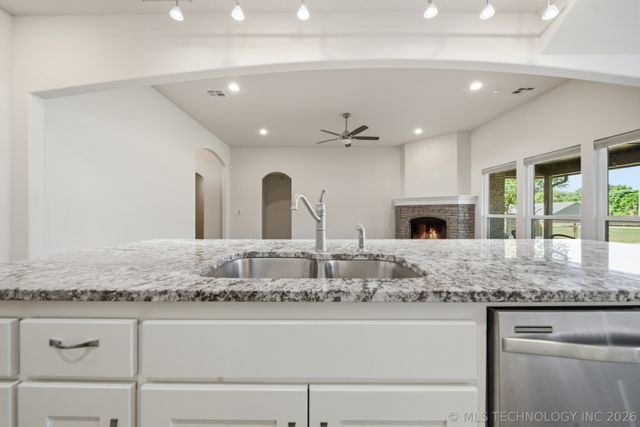 3730 S 13th Place, Broken Arrow, OK 74011