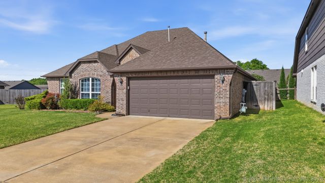 3730 S 13th Place, Broken Arrow, OK 74011