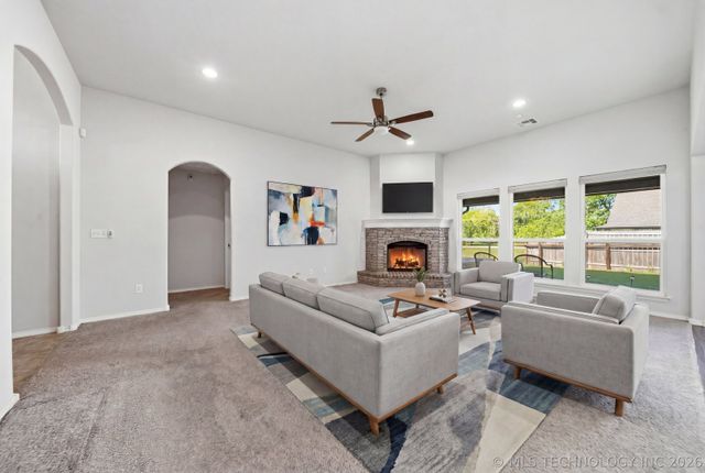 3730 S 13th Place, Broken Arrow, OK 74011