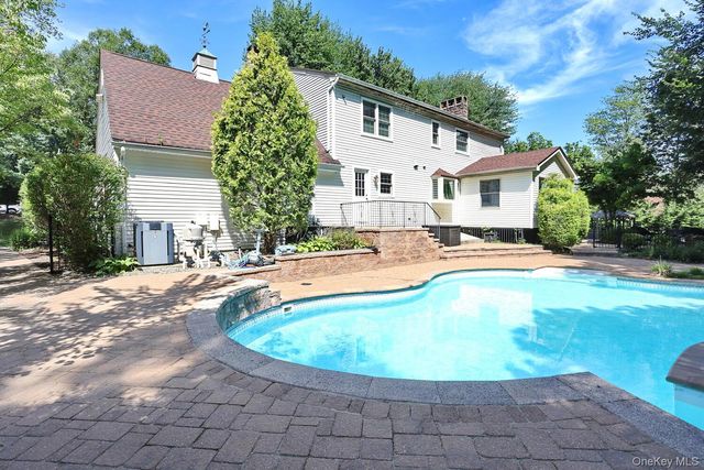 3 Stone Haven Road, West Nyack, NY 10994