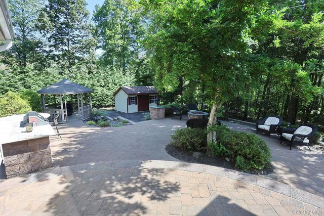3 Stone Haven Road, West Nyack, NY 10994