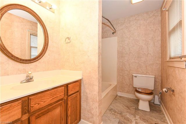 351 S Cherry Street, Kernersville, NC 27284