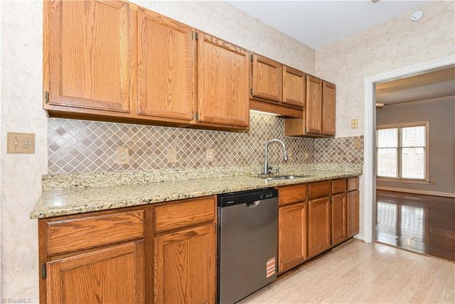 351 S Cherry Street, Kernersville, NC 27284