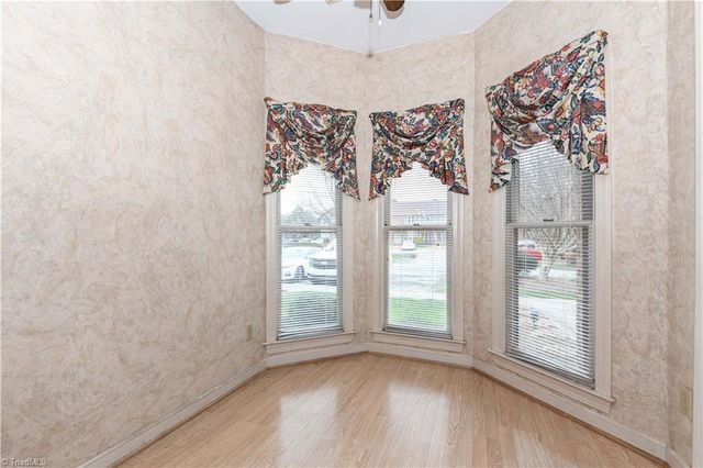 351 S Cherry Street, Kernersville, NC 27284