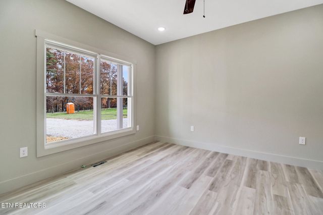 880 Allardt Hwy, Jamestown, TN 38556