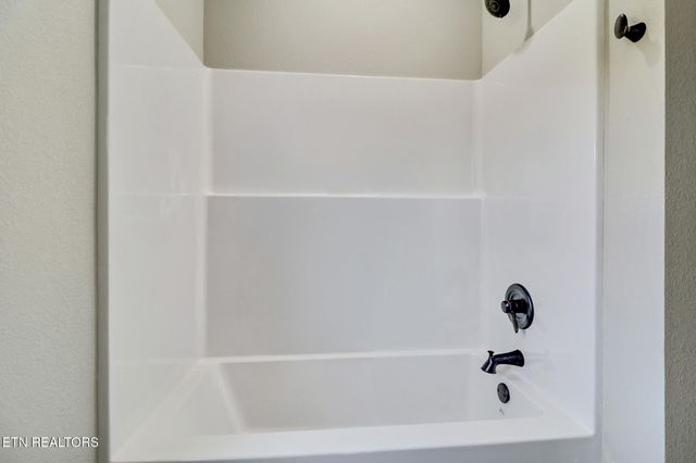 880 Allardt Hwy, Jamestown, TN 38556