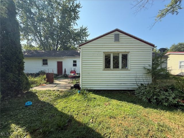 815 S Nearing Circle, Geneva, OH 44041