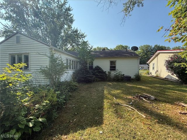815 S Nearing Circle, Geneva, OH 44041