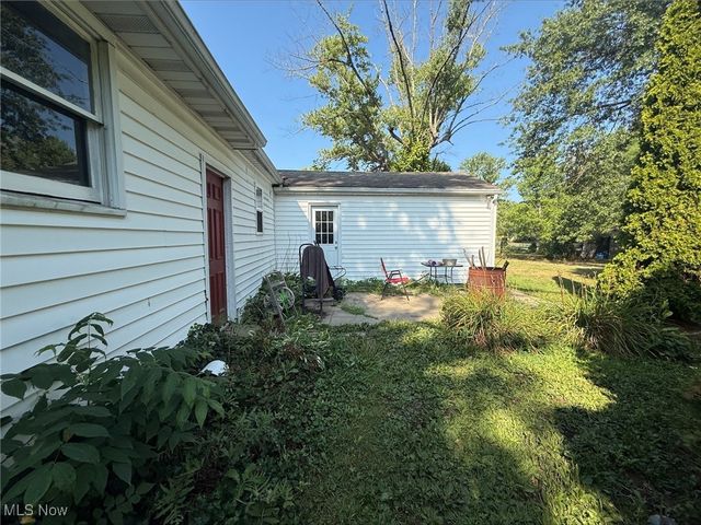 815 S Nearing Circle, Geneva, OH 44041