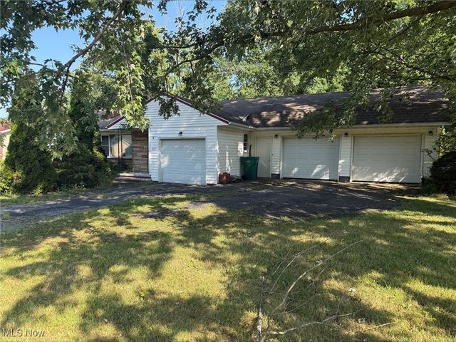 815 S Nearing Circle, Geneva, OH 44041