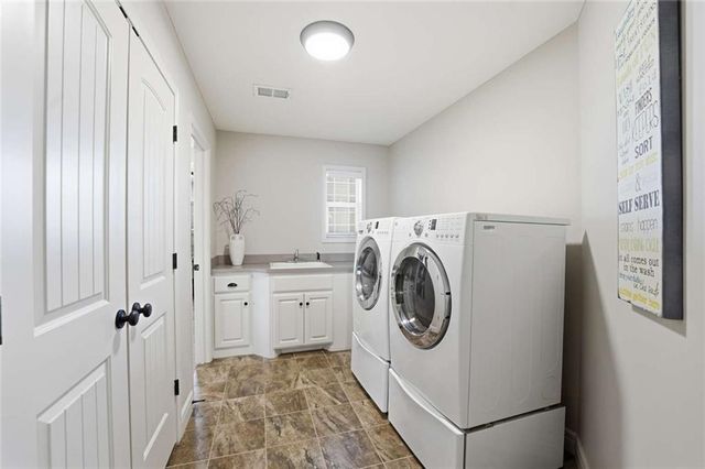 2809 NW Audubon Lane, Lee's Summit, MO 4502