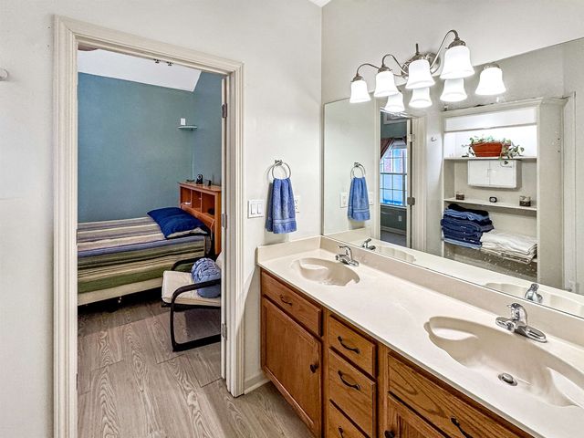 1156 BRADY HOLLOW LN, Memphis, TN 38016