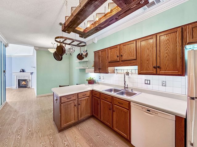 1156 BRADY HOLLOW LN, Memphis, TN 38016