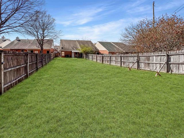 1156 BRADY HOLLOW LN, Memphis, TN 38016