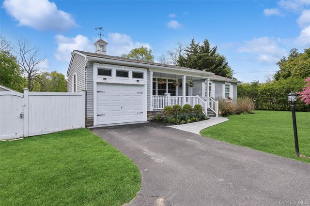 1039 Middle Road, Riverhead, NY 11901