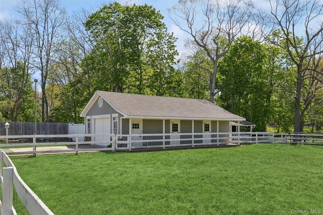 1039 Middle Road, Riverhead, NY 11901