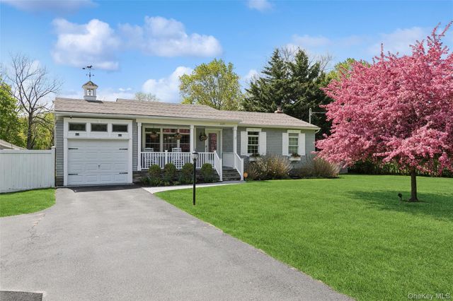 1039 Middle Road, Riverhead, NY 11901