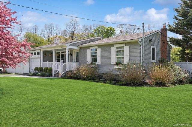 1039 Middle Road, Riverhead, NY 11901