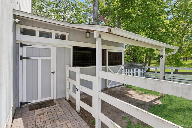 1039 Middle Road, Riverhead, NY 11901