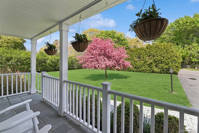 1039 Middle Road, Riverhead, NY 11901