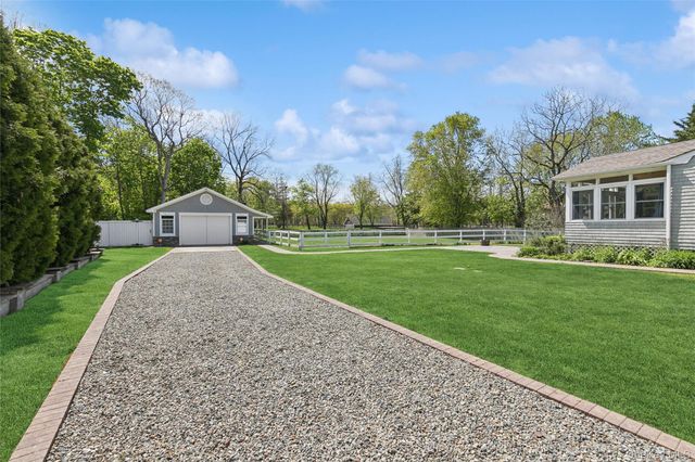 1039 Middle Road, Riverhead, NY 11901