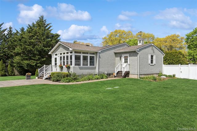 1039 Middle Road, Riverhead, NY 11901