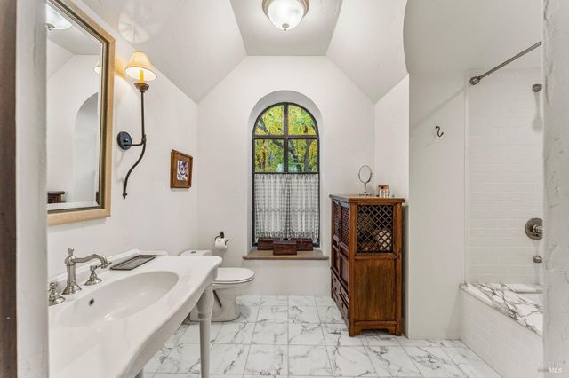 40 Long Ranch Rd, St. Helena, CA 94574