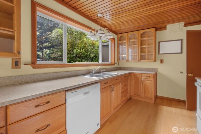 3005 3rd Avenue W, Seattle, WA 98119