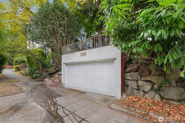 3005 3rd Avenue W, Seattle, WA 98119