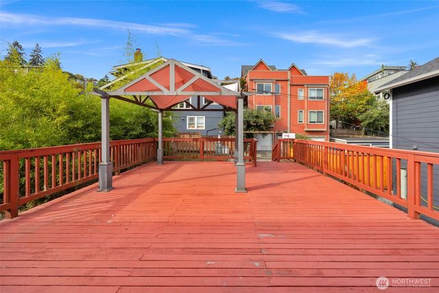 3005 3rd Avenue W, Seattle, WA 98119