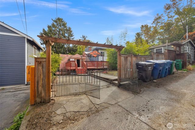 3005 3rd Avenue W, Seattle, WA 98119