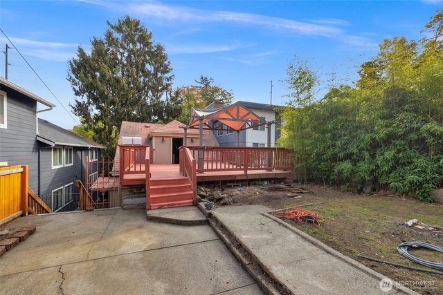 3005 3rd Avenue W, Seattle, WA 98119