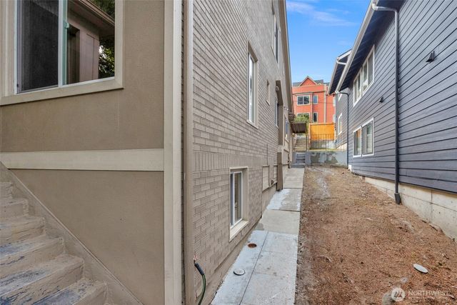 3005 3rd Avenue W, Seattle, WA 98119