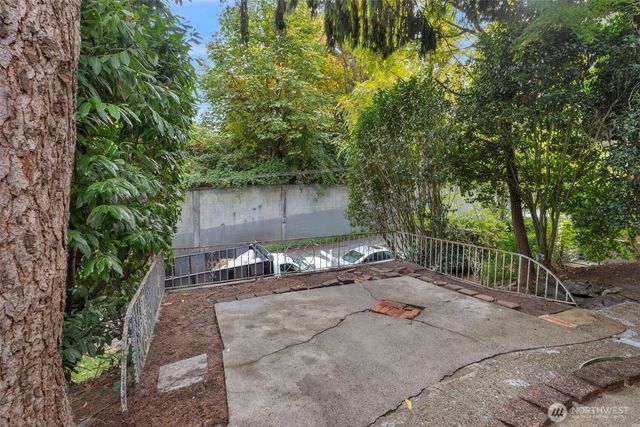 3005 3rd Avenue W, Seattle, WA 98119