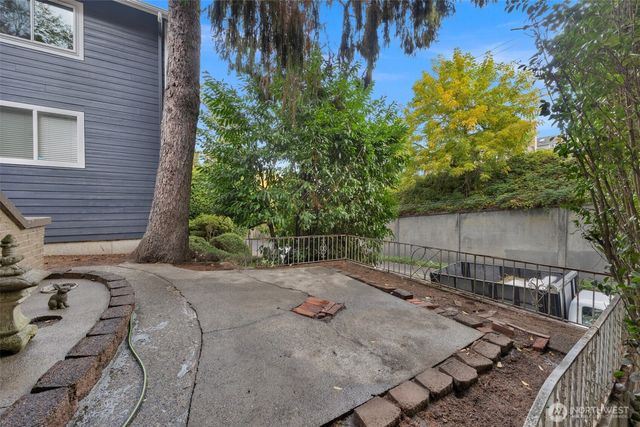 3005 3rd Avenue W, Seattle, WA 98119