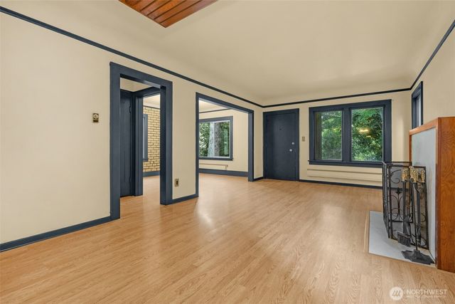 3005 3rd Avenue W, Seattle, WA 98119