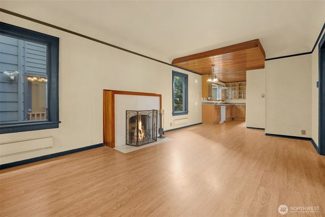 3005 3rd Avenue W, Seattle, WA 98119