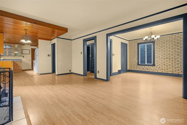 3005 3rd Avenue W, Seattle, WA 98119