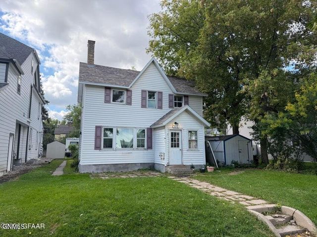 520 5th Street, Grand Forks, ND 58201 property photo
