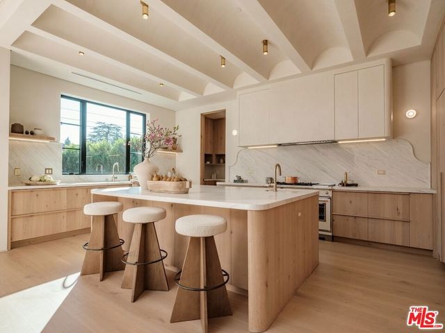 11746 Blix Street, Valley Village, CA 91607