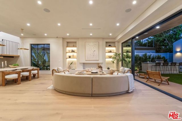 11746 Blix Street, Valley Village, CA 91607