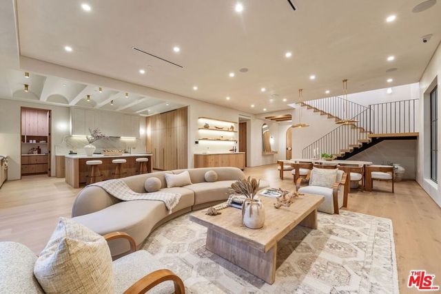 11746 Blix Street, Valley Village, CA 91607