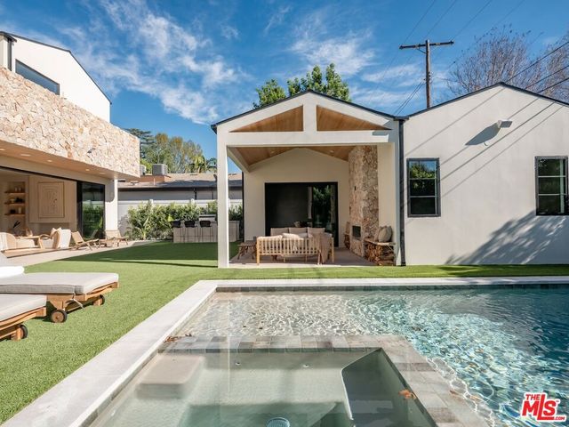 11746 Blix Street, Valley Village, CA 91607