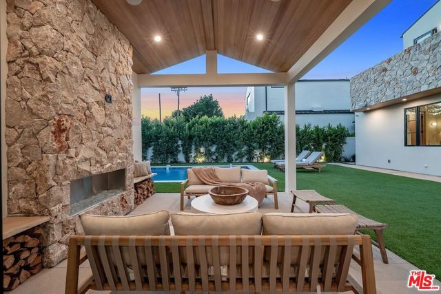 11746 Blix Street, Valley Village, CA 91607