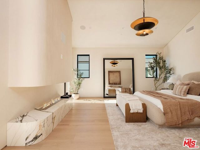 11746 Blix Street, Valley Village, CA 91607