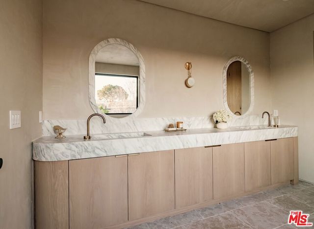 11746 Blix Street, Valley Village, CA 91607